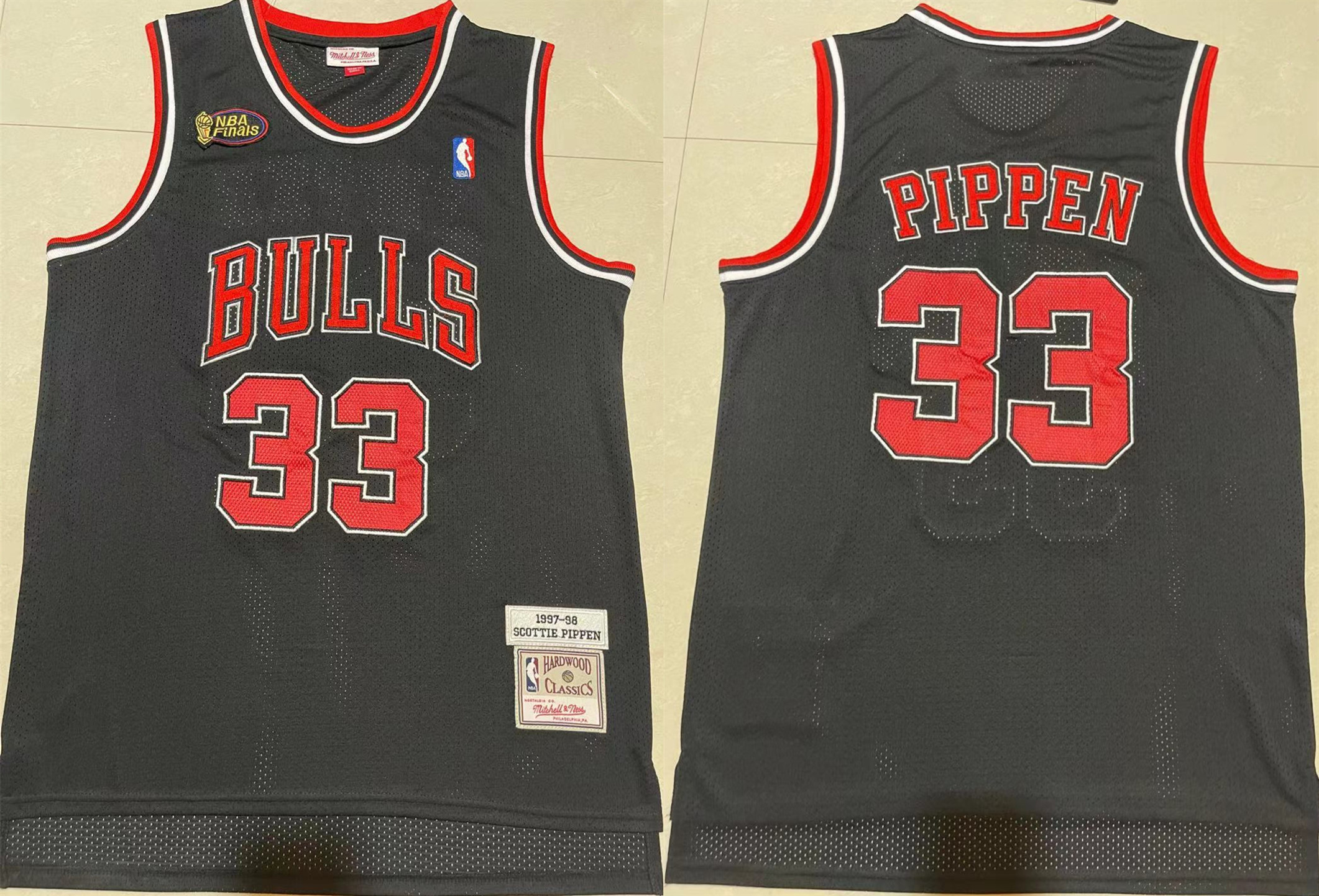 Men's Chicago Bulls #33 Scottie Pippen 1997-98 Black Throwback Stitched Jersey